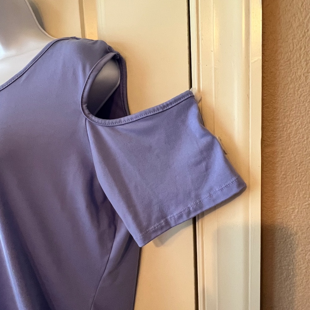 Just Be Cold Shoulder Shirt size 1X - Picture 2 of 7
